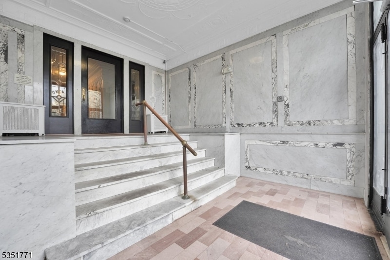 Building Photo - 22 St Lukes Pl