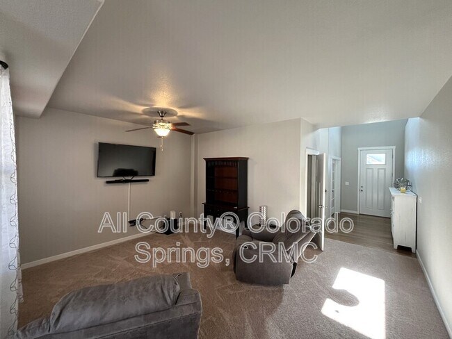 Building Photo - 7030 Dutch Loop
