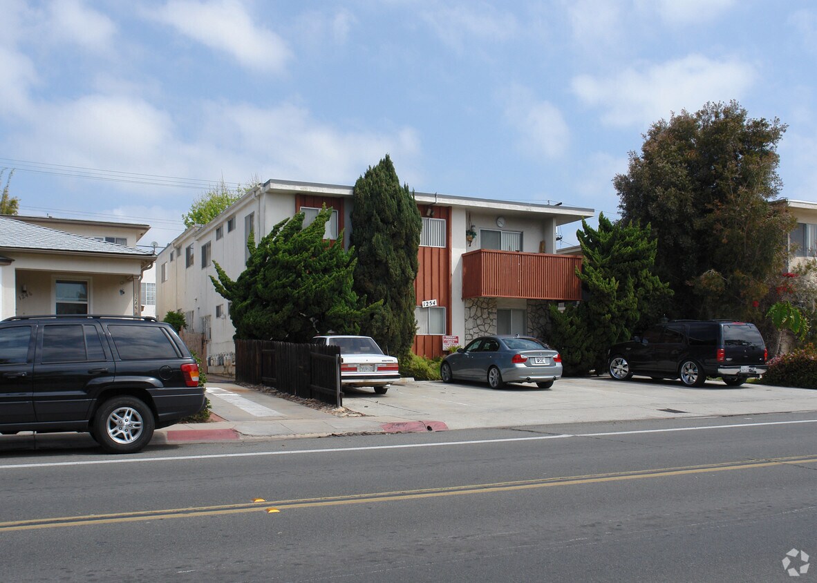 Building Photo - Pacific Beach Drive Apartments