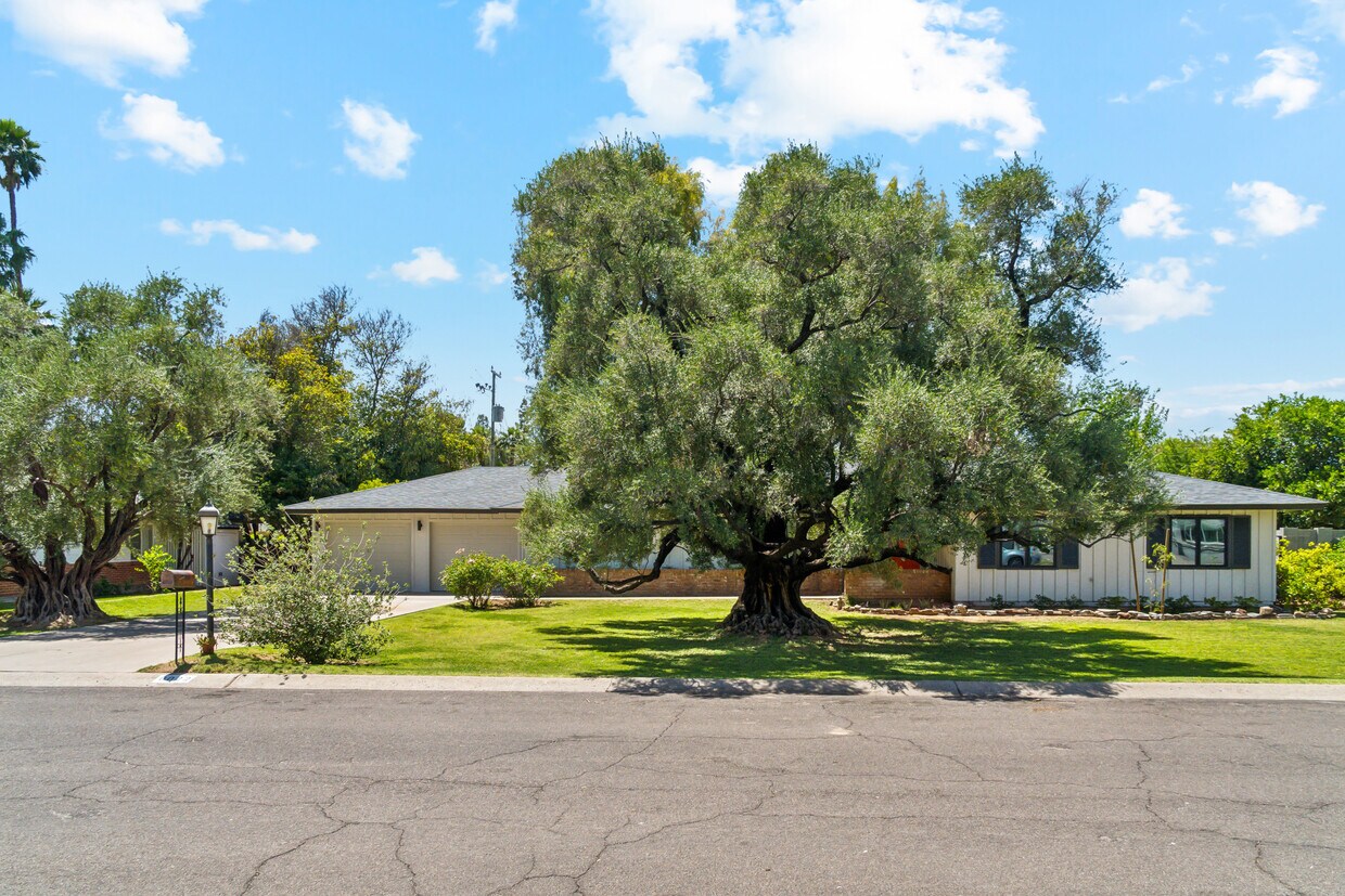 Primary Photo - 8022 N 8th Ave
