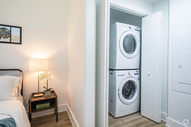 1HAB, 1BA - One Hundred Avon