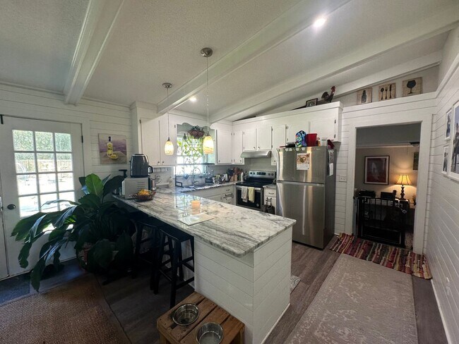 Building Photo - Charming James Island Three Bedroom Home w...