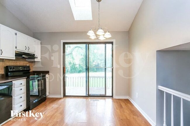 Building Photo - 6976 Finchley Dr