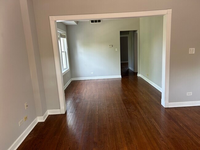 Building Photo - 2157 N Kenneth Ave