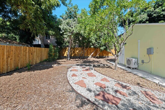 Building Photo - 781 Morada Pl