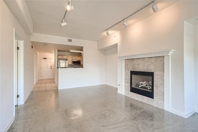 Foto del edificio - 1780 N Washington St