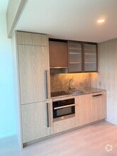 Building Photo - 1000 Auahi St