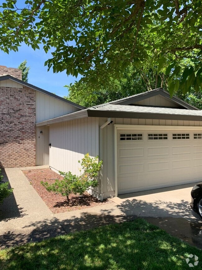 Building Photo - 2541 Rose Ct