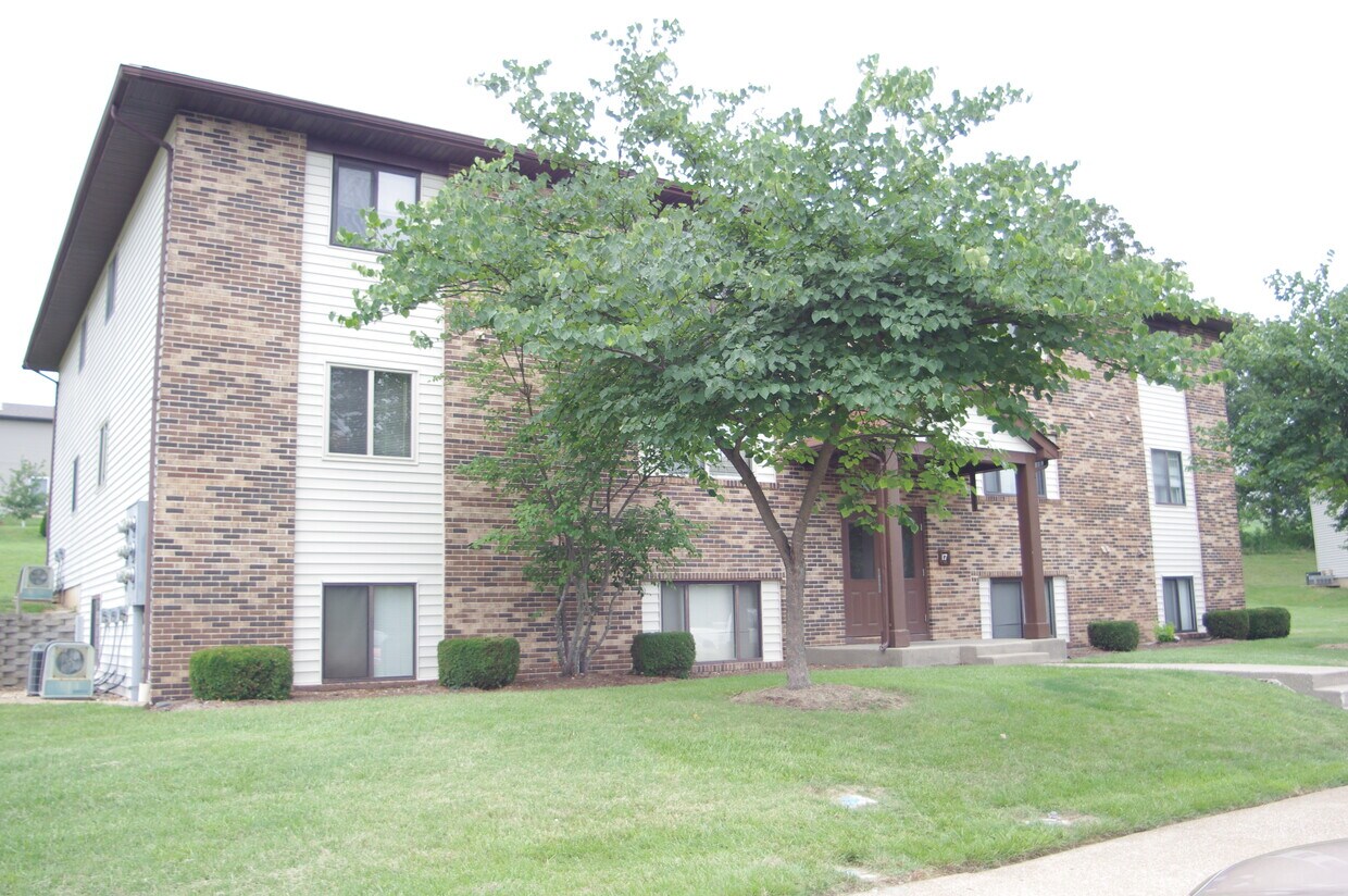 17 Woodland Oaks Dr Unit Diane, Union, MO 63084 Apartments in Union