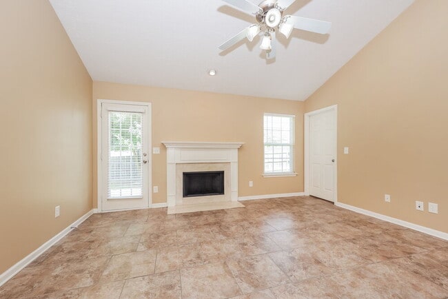 Building Photo - 305 Sarna Dr