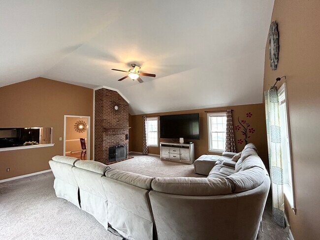 Building Photo - 35 Fox Meadow Dr