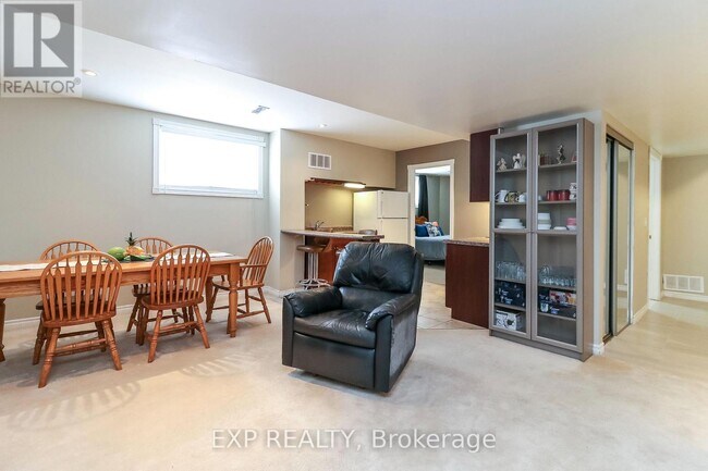 Photo du bâtiment - 30 Cherry Sands Crescent