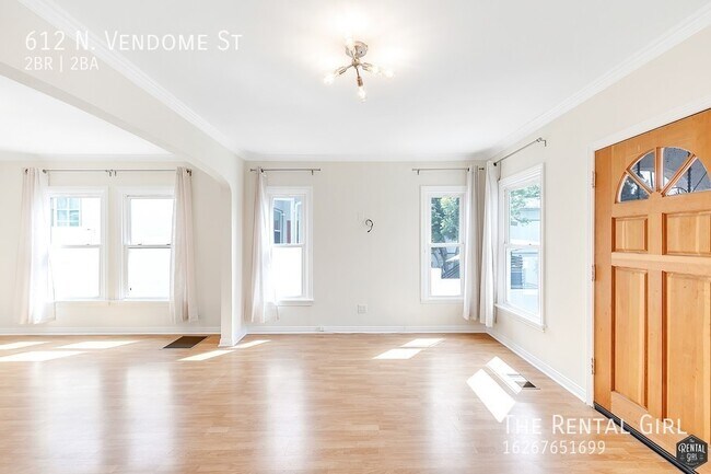 Building Photo - Spacious 2-Story Front Duplex! | Stunning ...