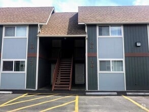 140 NE Atkinson Ct