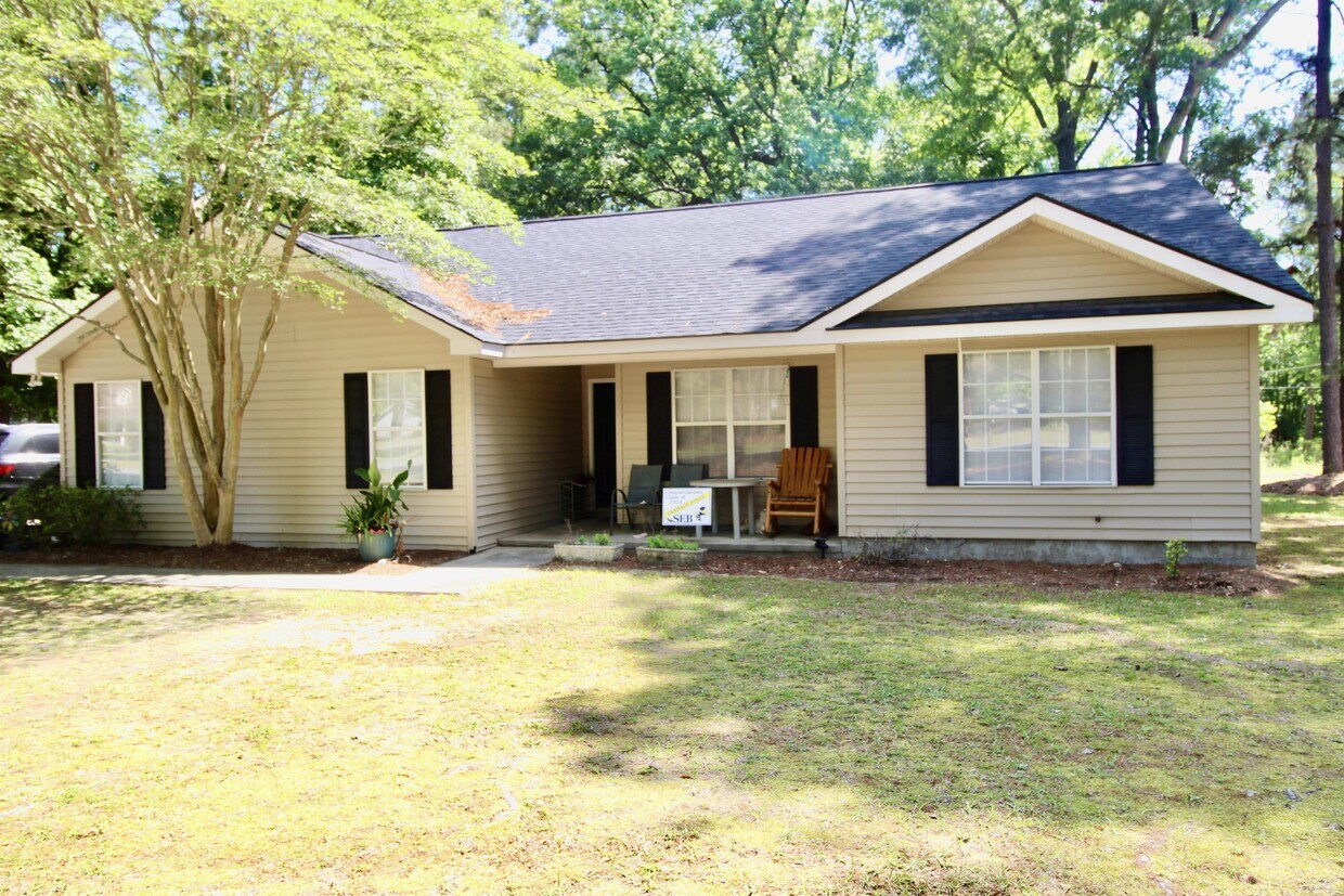 Primary Photo - 500 Whistlestop Cir