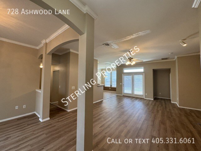 Building Photo - 728 Ashwood Ln