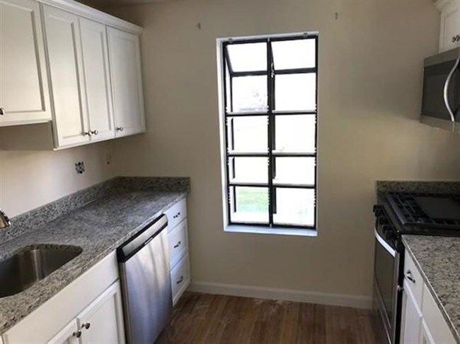 Building Photo - 6 Druid Hill Ave