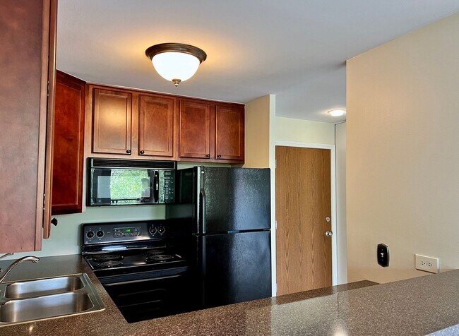 Foto del edificio - Bright and Relaxing 3rd floor OPEN CONCEPT 1 Bed / 1 Bath Condo For Rent! In-Unit Washer & Dryer!...