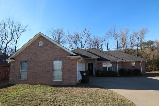 Building Photo - Stunning 3 Bedroom in Vineyard Estates! Av...