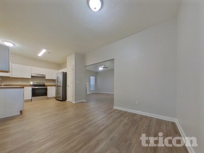 Building Photo - 101 Royal Crest Dr
