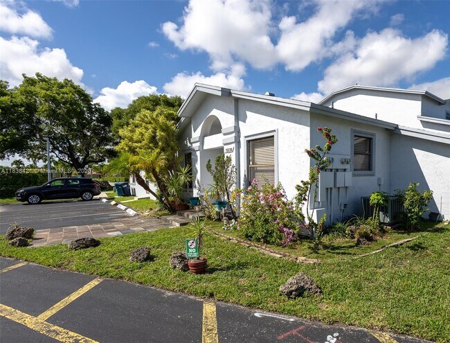 Foto del edificio - 15230 SW 68th St