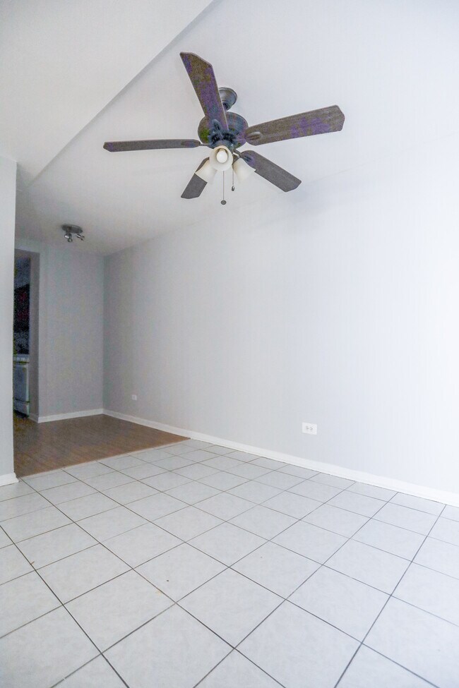 Foto del edificio - 2835 N Cambridge Ave