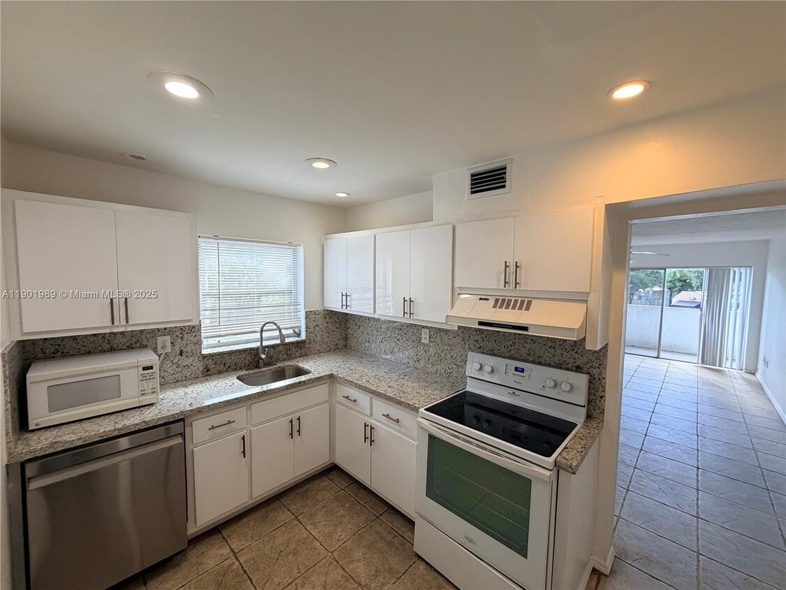 Foto principal - 7715 SW 86th St