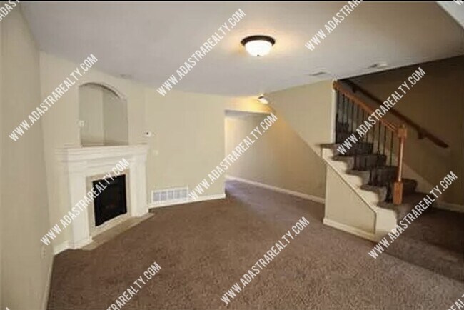 Foto del edificio - Spacious 3 Bedroom/2.5 Bath Townhome in Platte City-Available in JULY!!