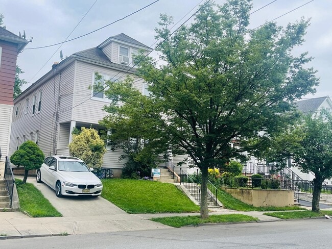 Foto del edificio - 945 Monroe Ave