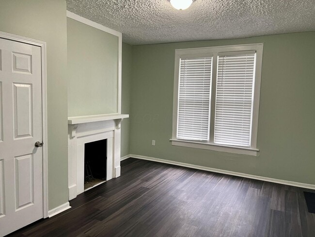 Building Photo - 530 Siebert St