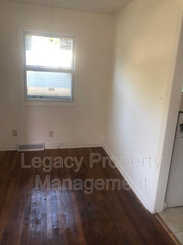 Building Photo - 303 W Terrell St