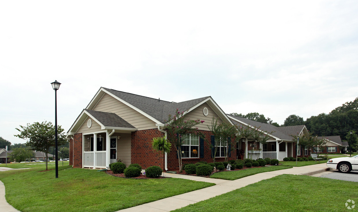 Foto principal - Belle Isle Senior Apartments