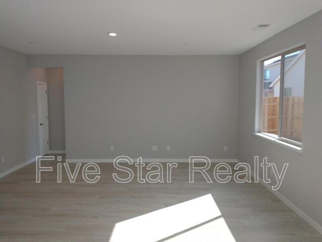 Foto del edificio - 5668 Cobbler Ln