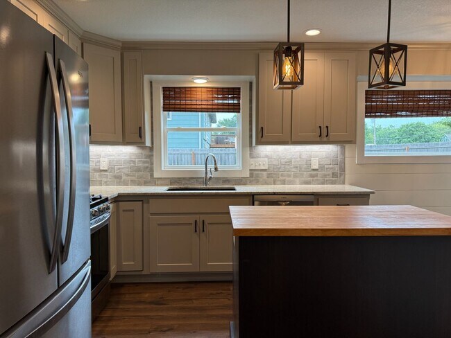 Foto del edificio - 4 bedroom 2.5 bath near Lake Shawnee