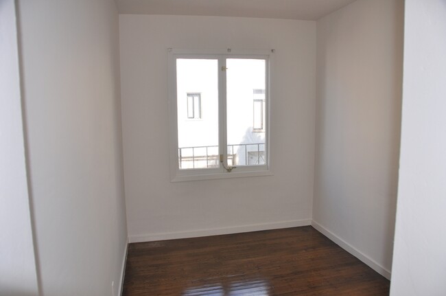 Building Photo - 135 Pfeiffer St