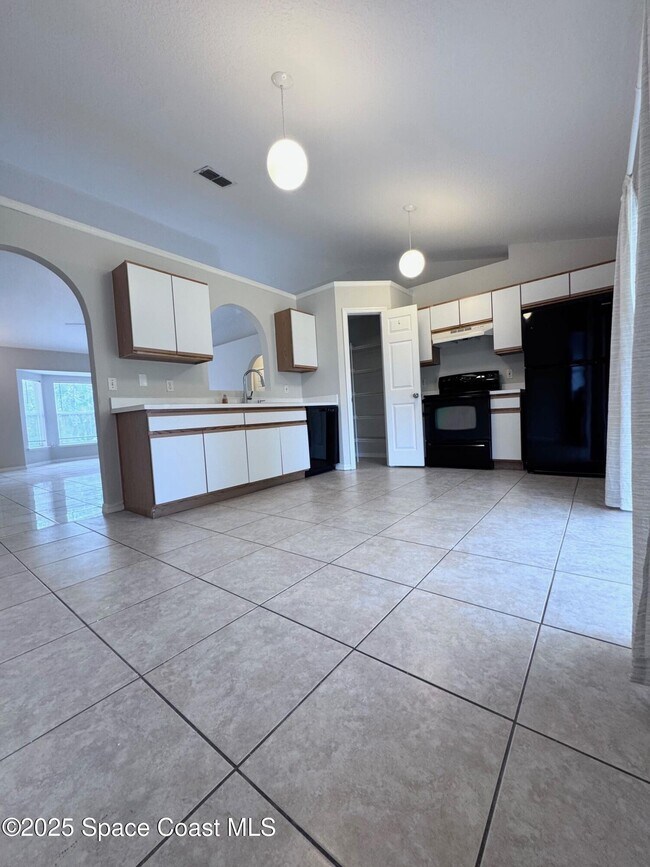 Building Photo - 1175 Nordic St NW