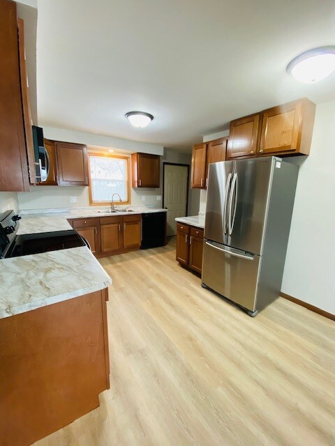 Foto del edificio - 648 Fern St
