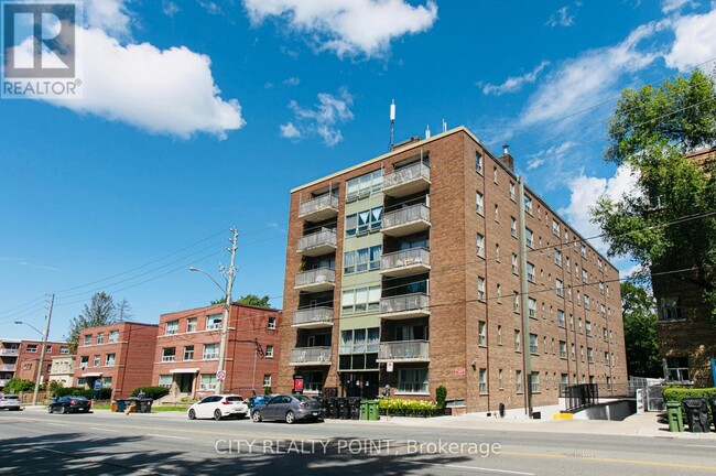 Building Photo - 103-1291 BAYVIEW Ave