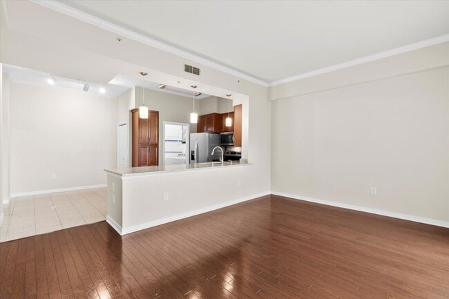 Building Photo - 3225 Turtle Creek Blvd Blvd