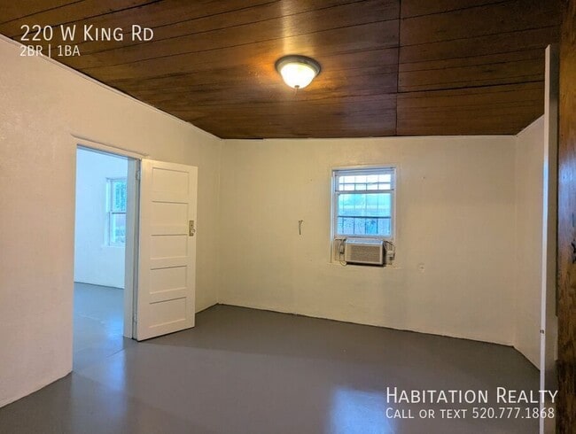 Building Photo - 220 W King Rd