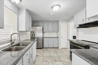Building Photo - 2110 Gray Falls Dr