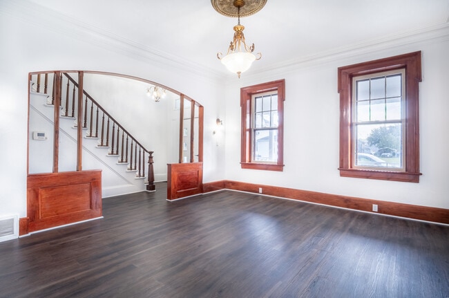 Building Photo - 934 Grand St