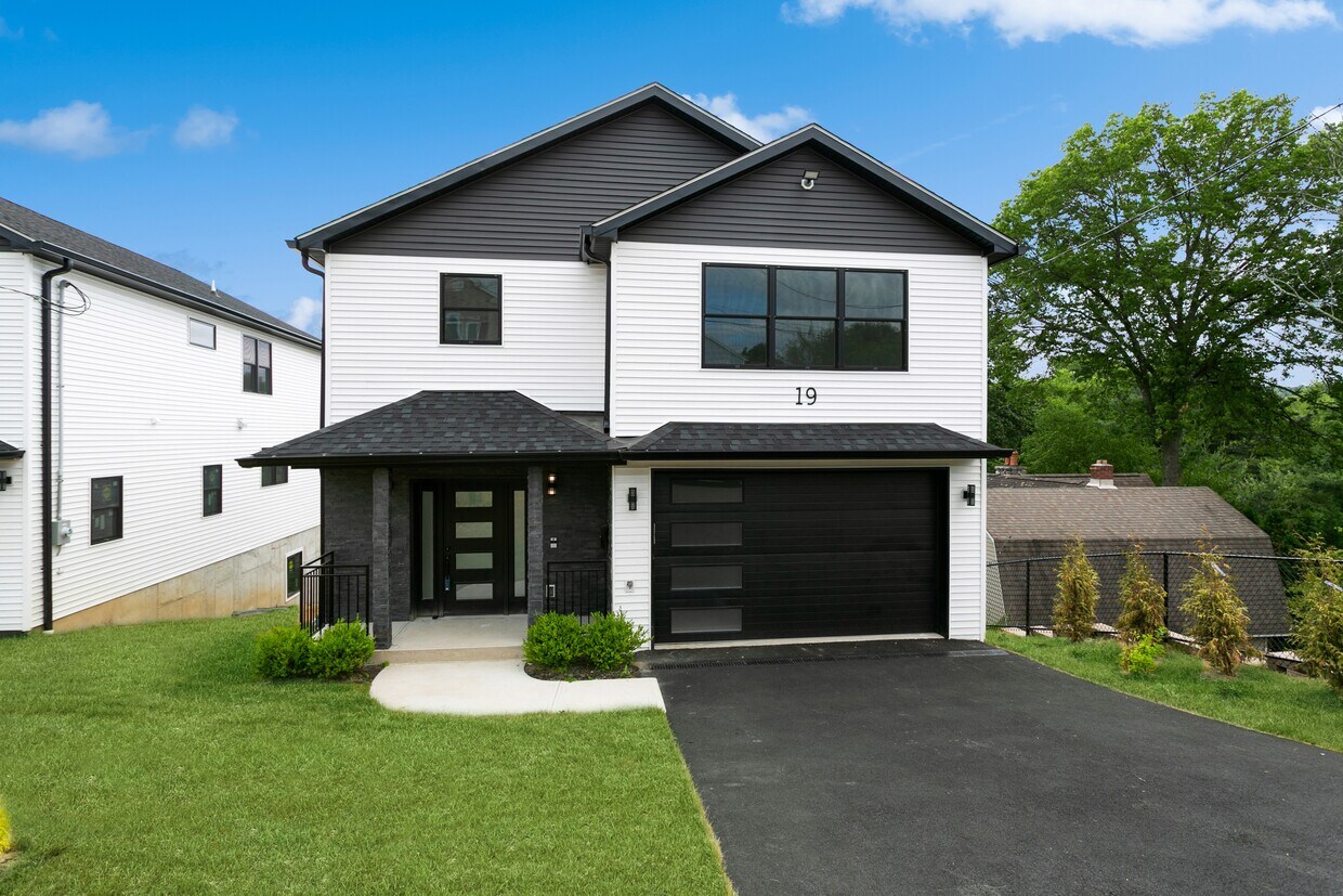 19 Mountain Ave, Mahwah, NJ 07430 Condo for Rent in Mahwah, NJ