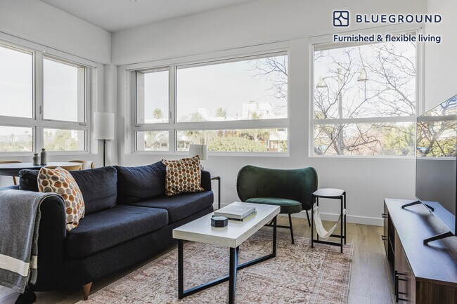 Building Photo - 701 S Hudson Ave