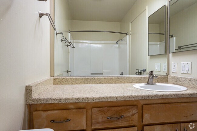 1BR, 1BA - 640SF - The Reva