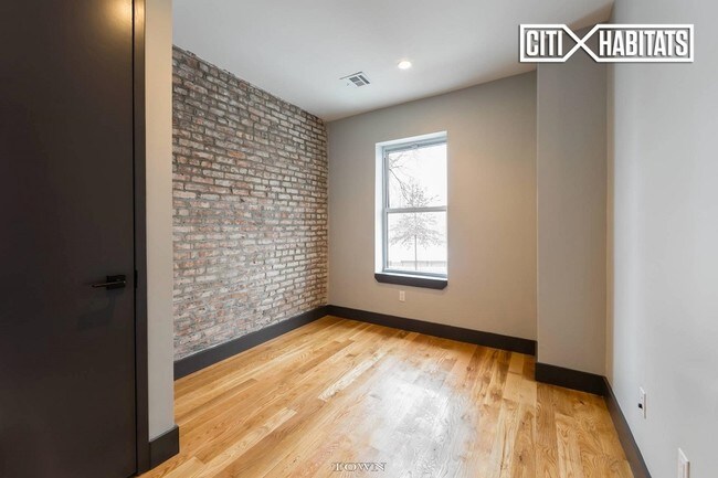 Building Photo - 1066 Park Pl