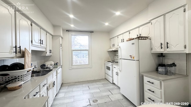 Building Photo - 981 Hackett St