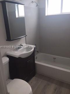 Foto del edificio - 8415 Crespi Blvd