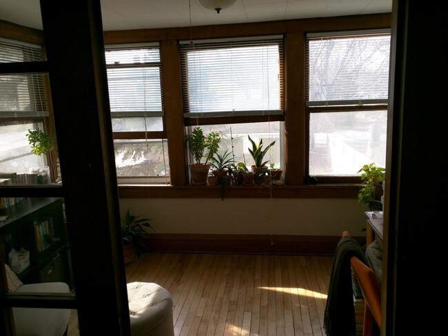 Building Photo - 1528 Laurel Avenue, Unit 3
