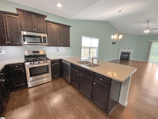 Building Photo - 200 Hartwood Lake Ln